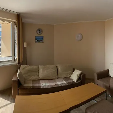 First Line At מלון דירות אובזור