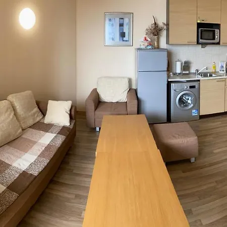 First Line At מלון דירות אובזור