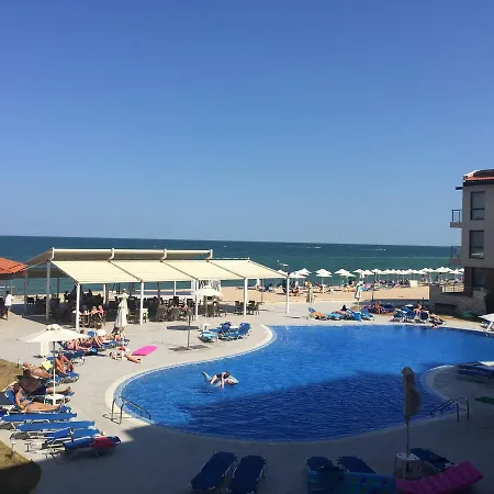 First Line At מלון דירות אובזור