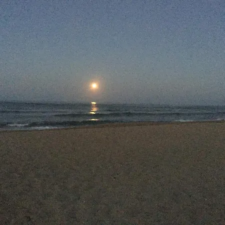 First Line At מלון דירות אובזור